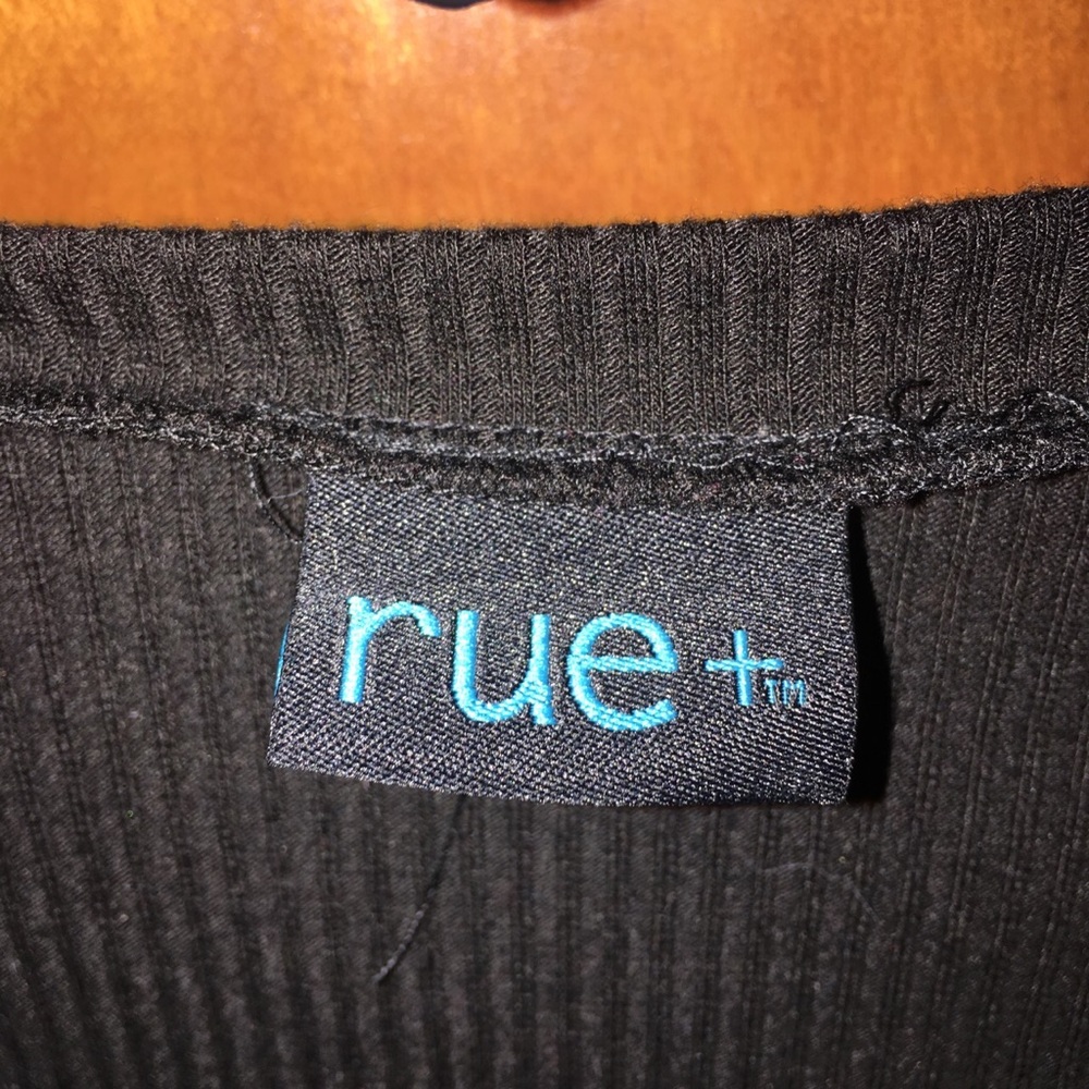 Black Ribbed Basic Tee - Picture 2 of 4